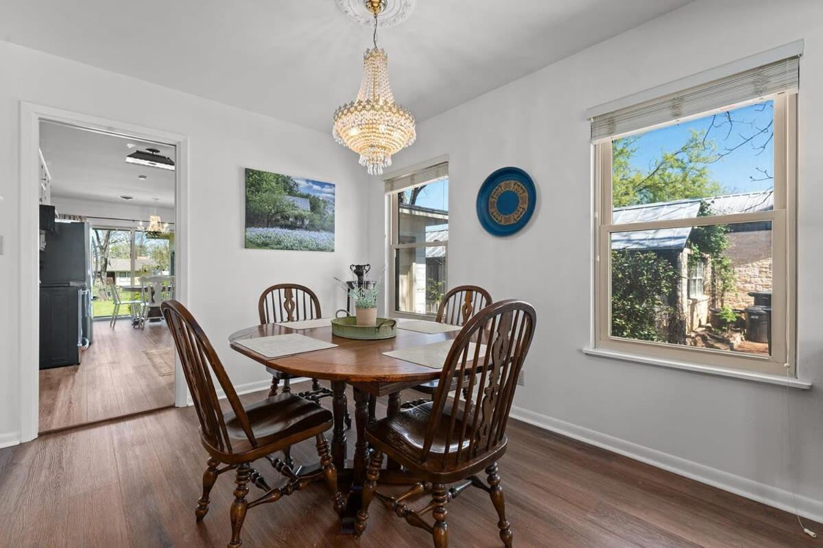 Vintage Veranda - Ping Pong Table & More Fredericksburg Extérieur photo